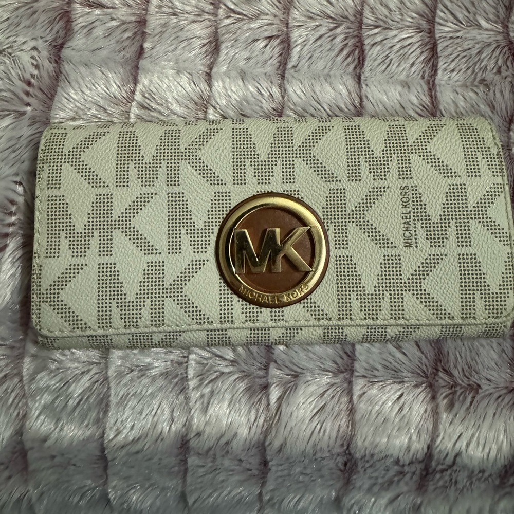 Michele Kors white logo wallet